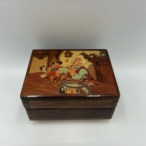 RARE Vintage Reuge Disney Disneyland Pinocchio Souvenir Wooden Music Box WORKING